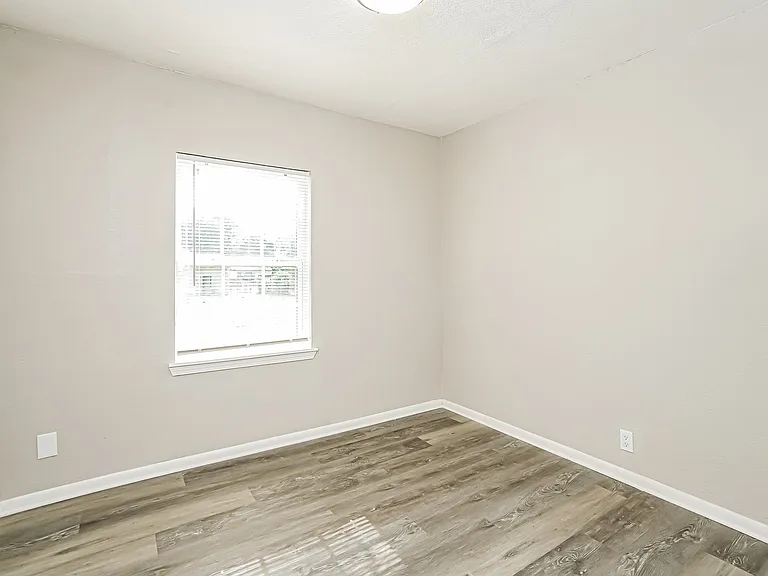 1583682_011_bedroom_12870173.jpg