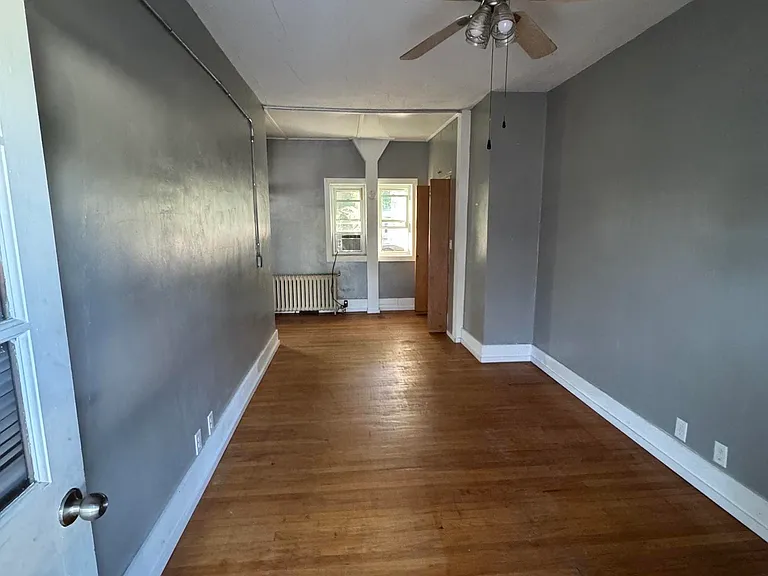 306 W 2nd St — Photo 4