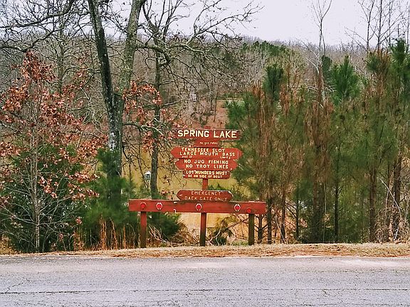 4th image of 1028 Crestwood Dr
