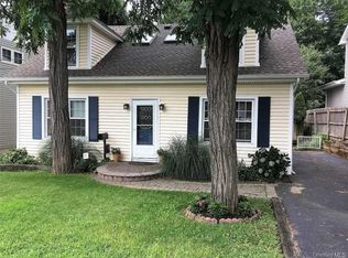 11 Bay St, Bayville, NY 11709