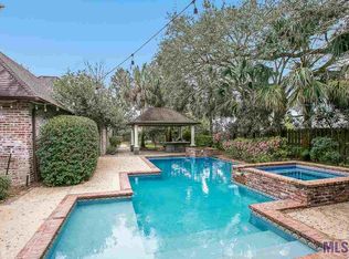 17807 Pecan Shadows Dr, Baton Rouge, LA 70810