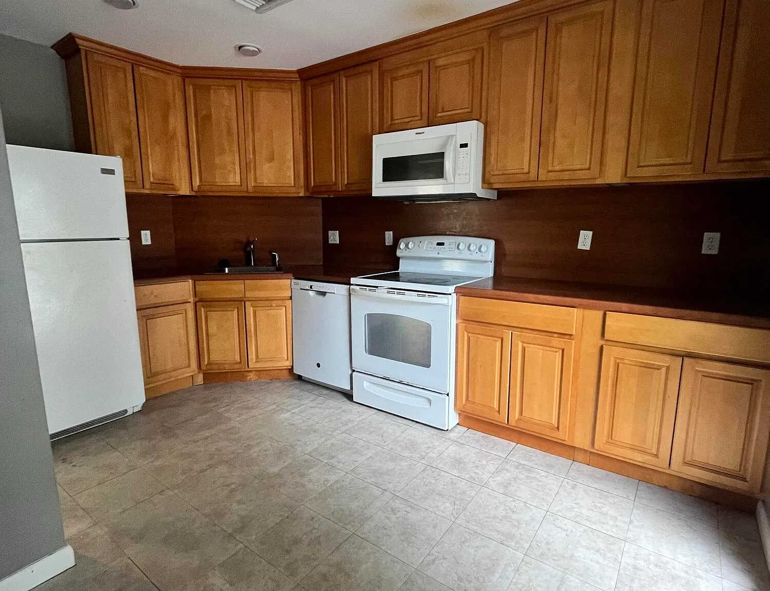 3 bed, 2.0 bath, 1377 sqft, $2,350 — Photo 3