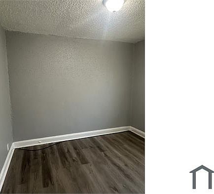 3rd image of 13919 Hartwell St #7