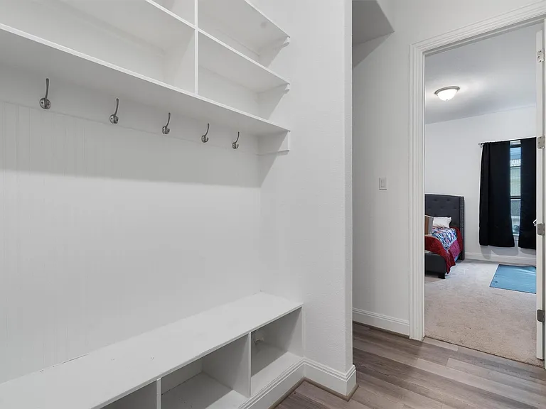 504 Pulitzer Dr — Photo 34