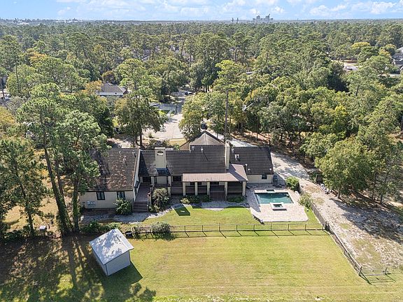 4th image of 4615 Bayou Blvd