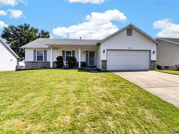 582 Prentice Dr, Saint Peters, MO 63376