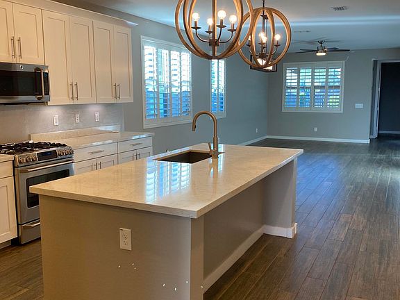 4th image of 3018 W Woburn Ln
