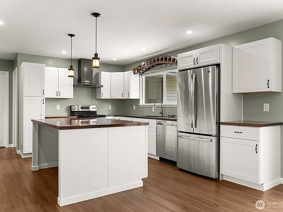 2nd image of 717 Ridge Drive W