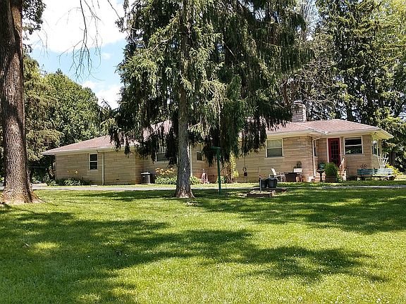 3rd image of 2781 S Fruitridge St