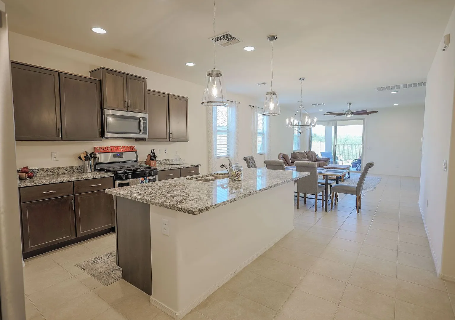 Spacious 4-Bedroom Home with Mountain Views & Beautiful Backyard — Photo 3