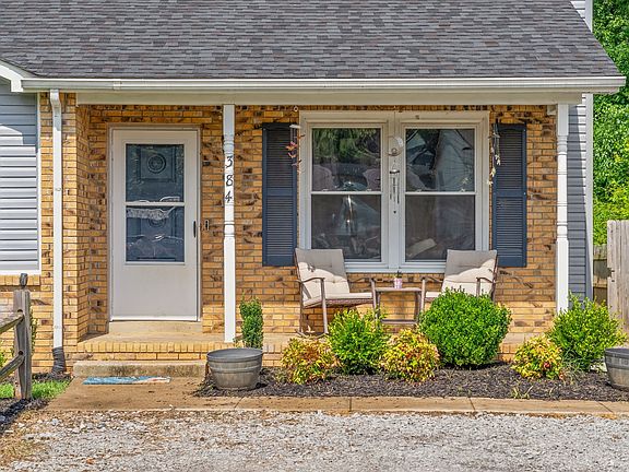 4th image of 384 Roselawn Dr