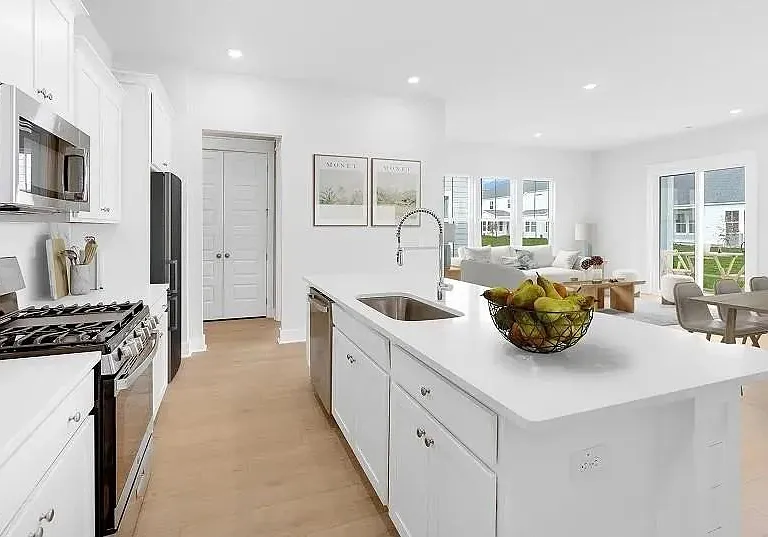 135 Bloomsbury St — Photo 4