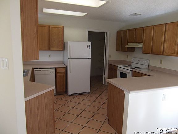 3rd image of 15526 Legend Springs Dr
