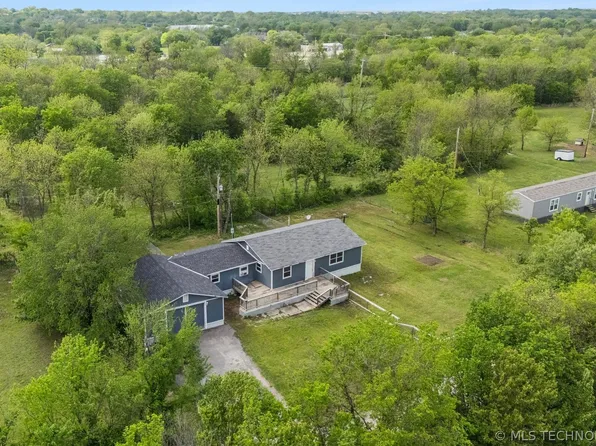 237 N Chase St, Nowata, OK 74048