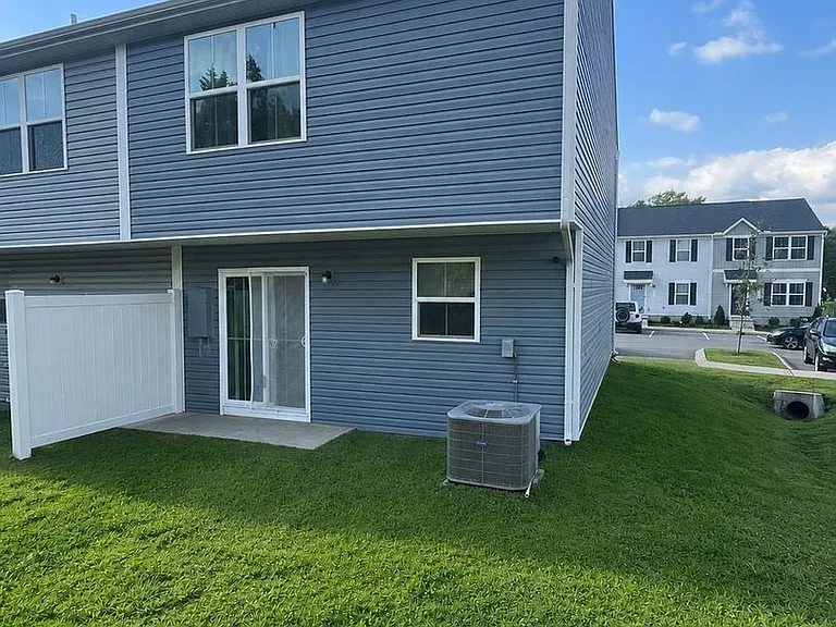 1613 Mountain Ash Ln — Photo 3