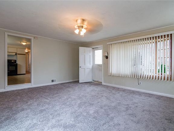 4th image of 158 Pettaconsett Ave