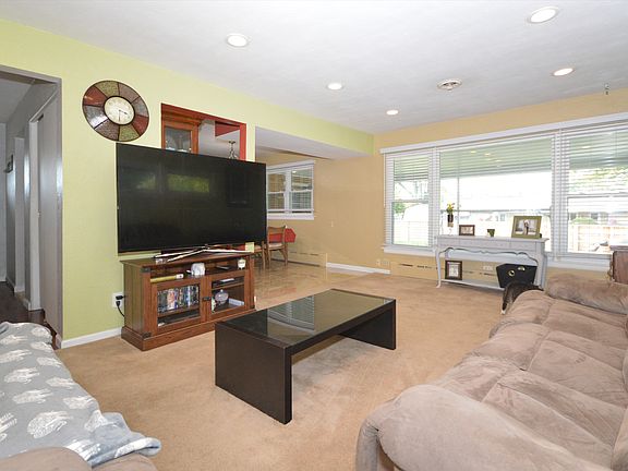 4th image of 3215 Pinecrest Dr