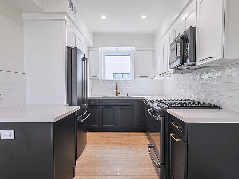 1227 N June St — Photo 9