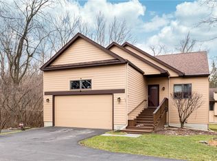 29 Nursery Ln, Syracuse, NY 13210