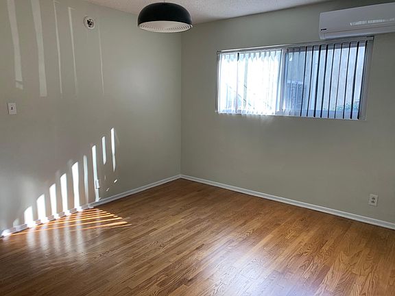 3rd image of 2031 S Shenandoah St #5