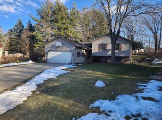 2 Knutson Dr, Madison, WI 53704
