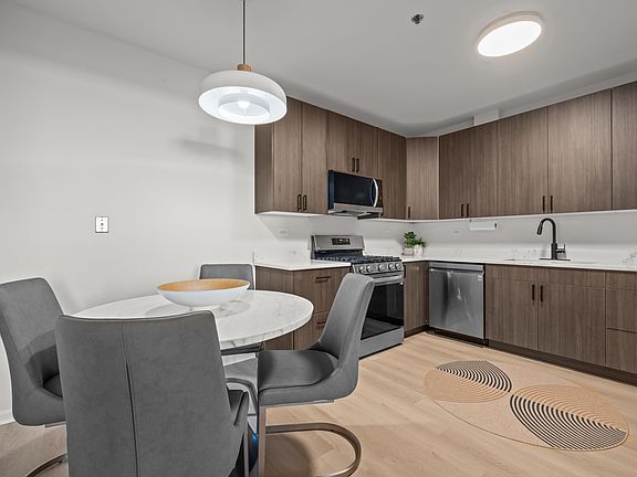 5th image of 625 Deerfield Rd APT 302