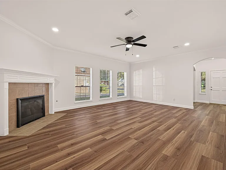 2834 Martina Dr — Photo 9