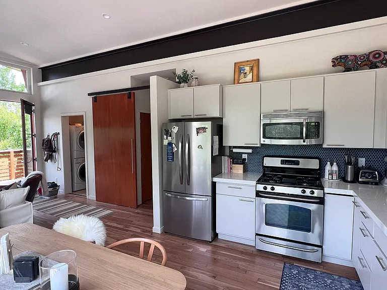77 Gambel St #B — Photo 8