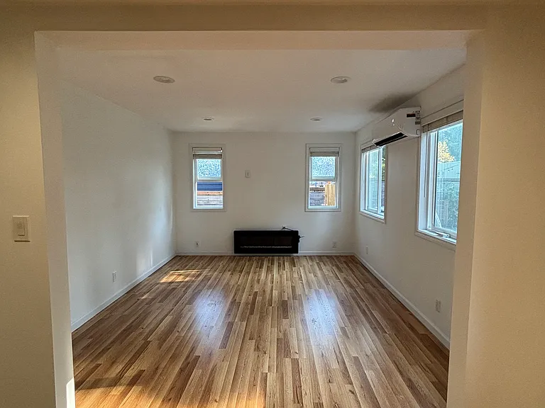 11545 Roosevelt Way NE — Photo 12