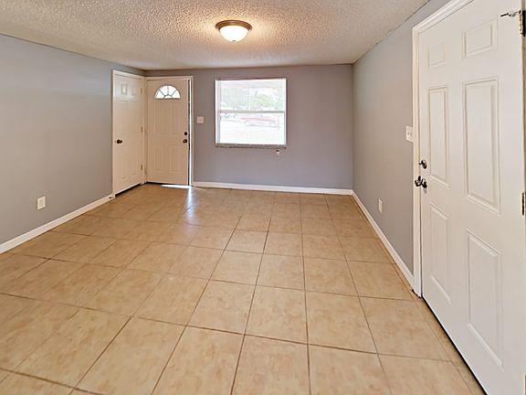 2nd image of 1113 Idlebriar Way
