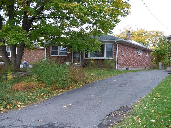3rd image of 12 Joanne Ct