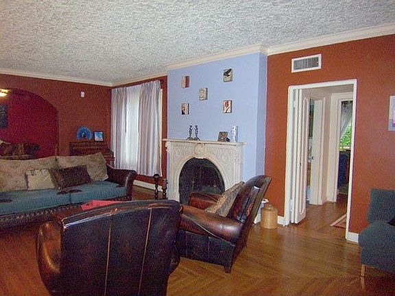 3rd image of 897 Elmwood Dr