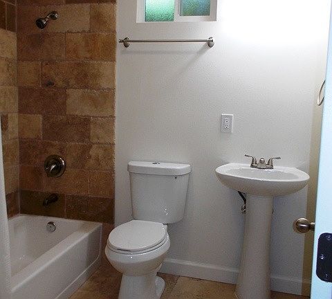 3rd image of 1381 N Roosevelt Ave