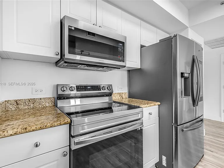 19501 W Country Club Dr #515 — Photo 5
