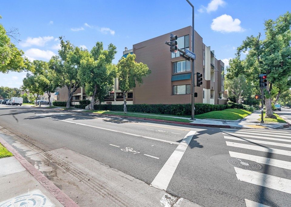 1st image of 540 N Jackson St APT 201