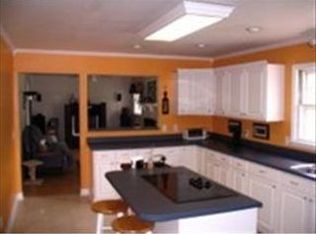 1644 Robinhood Dr, Burlington, NC 27217