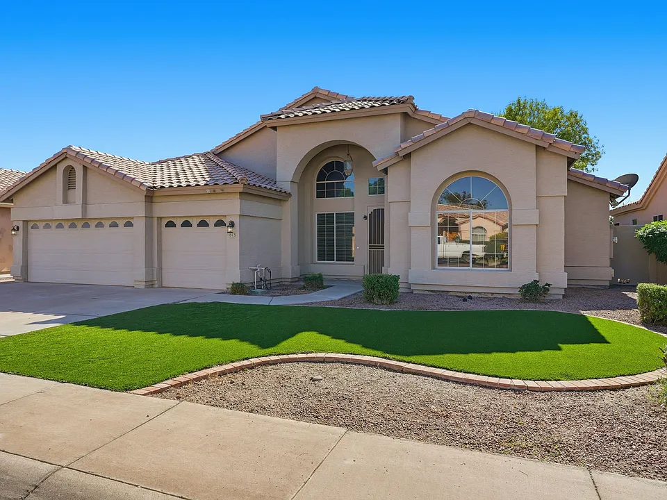 843 W Rawhide Ave