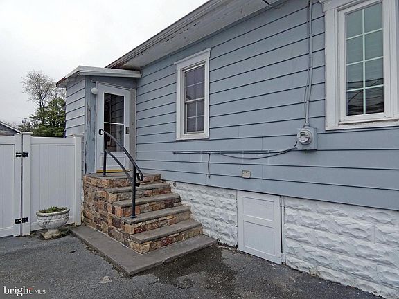 4th image of 25 Elvin Ave