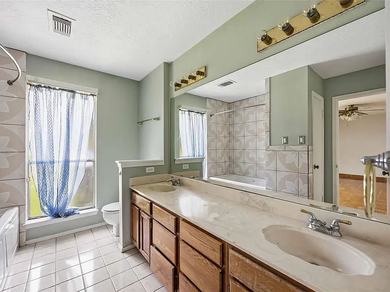 7330 Maple Walk Dr — Photo 17