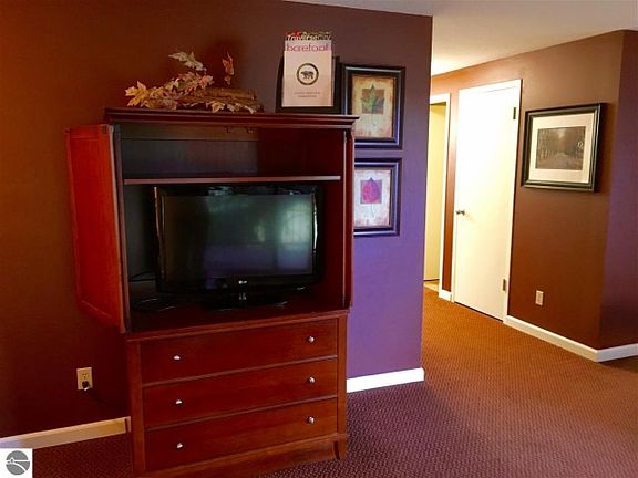 4th image of 5041 Valleyway Dr