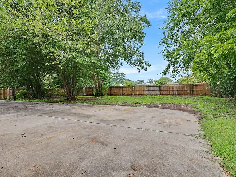 1221 Burlington Rd — Photo 33