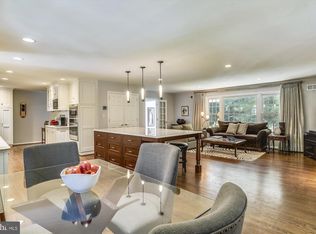 200 Deepwoods Dr, Great Falls, VA 22066