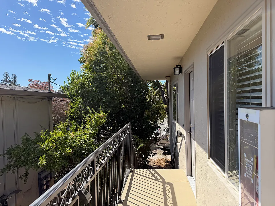 130 Village Ct #3