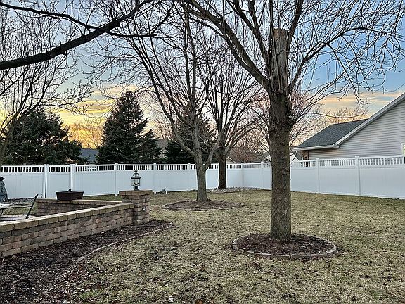Fenced backyard/mature trees