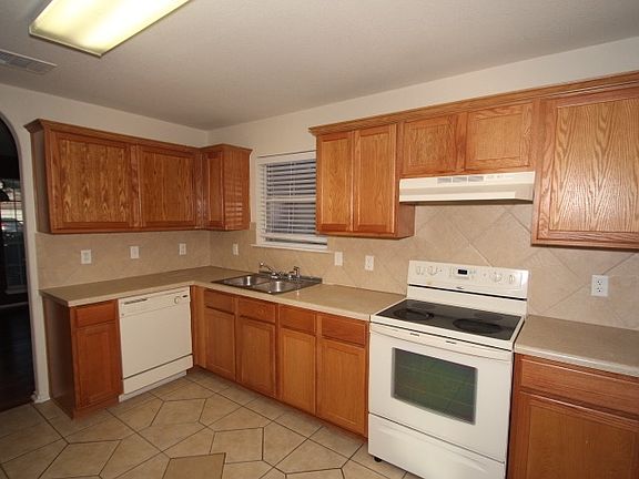 3rd image of 5007 Causeway Ct