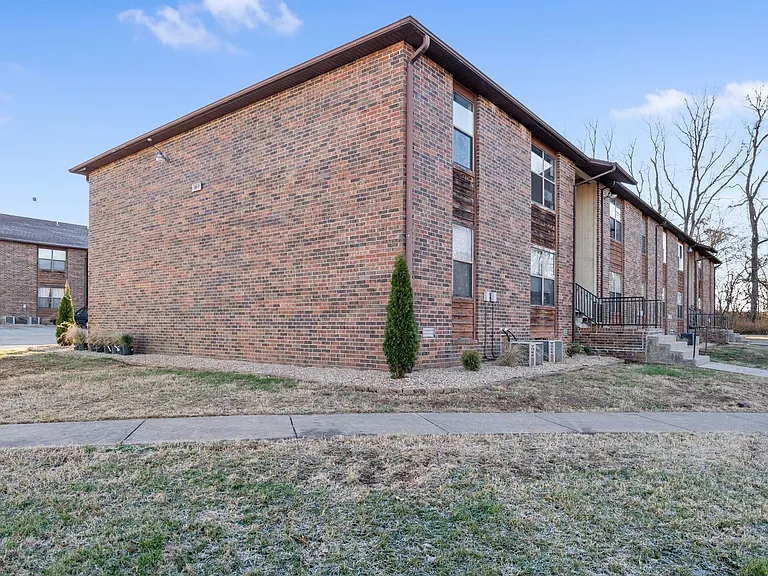 Southcreek Apartments — Photo 18