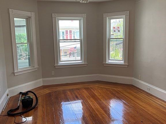 4th image of 16 Sullivan Rd