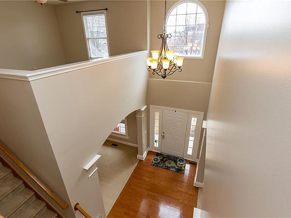 4th image of 8930 Gardenia Ct