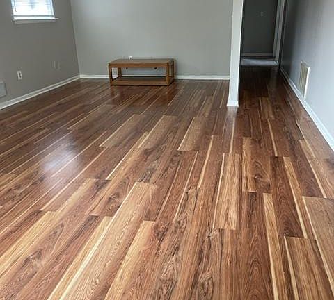 2nd image of 847 E Harwood Ave