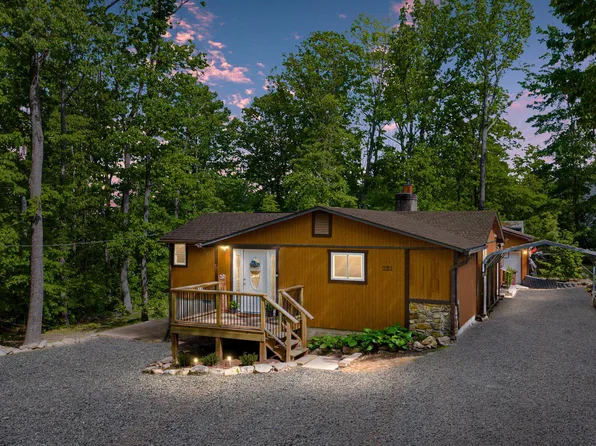 221 Graywolf Trl, Winchester, VA 22602